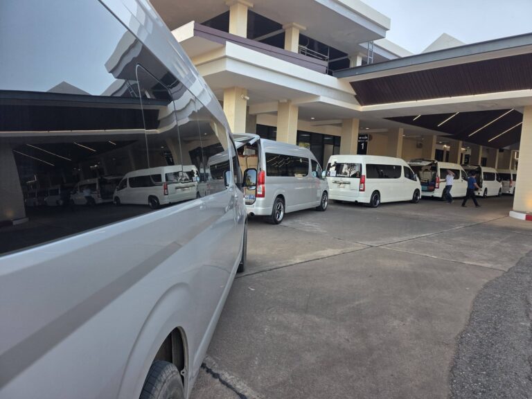 เช่ารถตู้ VIP นครพนม 2 Journey VIP Vans