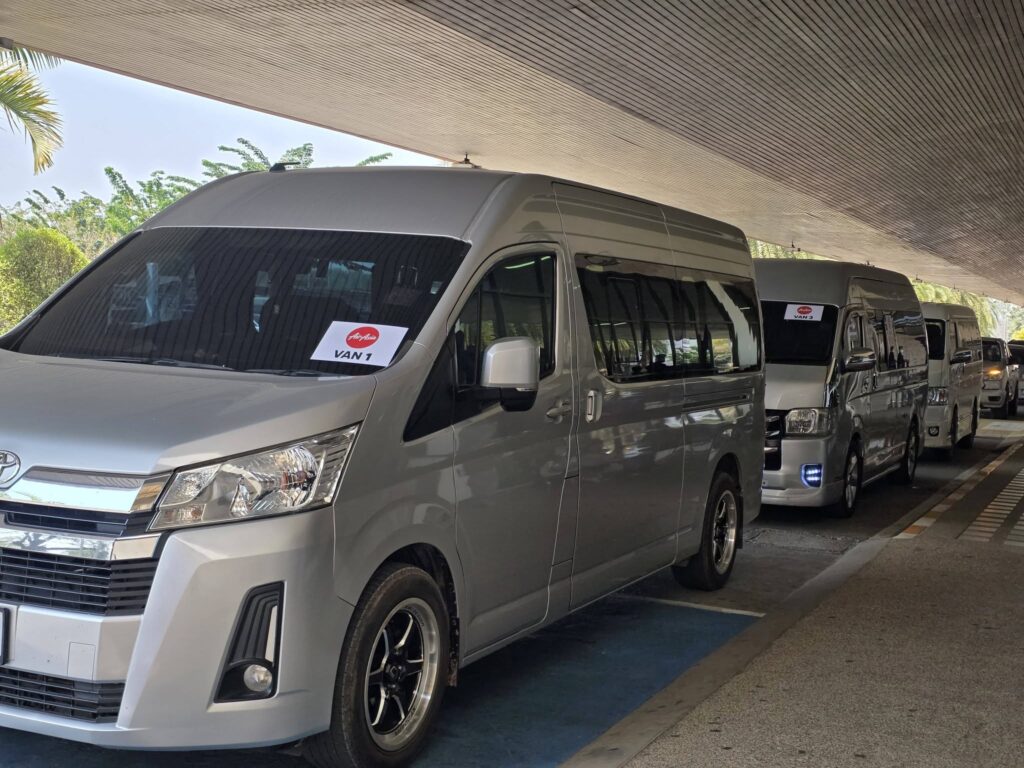 รถตู้สนามบินนครพนม เที่ยวต่อสกลนคร มุกดาหาร และพระธาตุพนม 4 รถตู้สนามบินนครพนม เที่ยวต่อสกลนคร มุกดาหาร และพระธาตุพนม