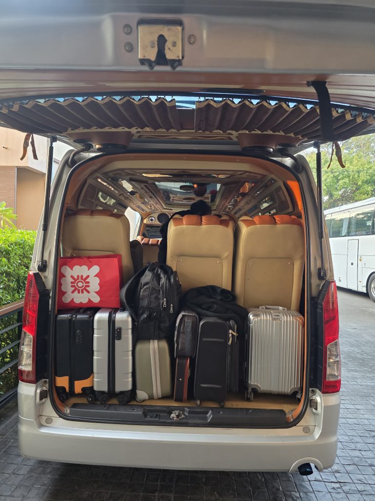 หินสามวาฬ บึงกาฬ Journey VIP Vans